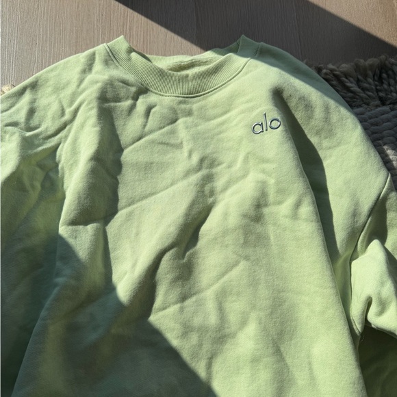 ALO Yoga  Light Green Crewneck Sweater - Picture 2 of 2